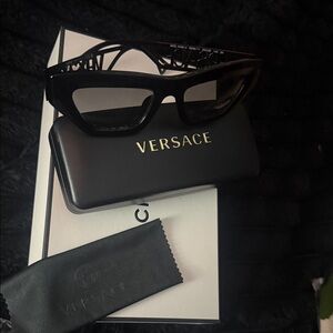 Versace Elegant Black Stylish Sunnies